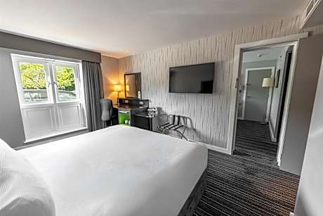 Family Connecting Rooms