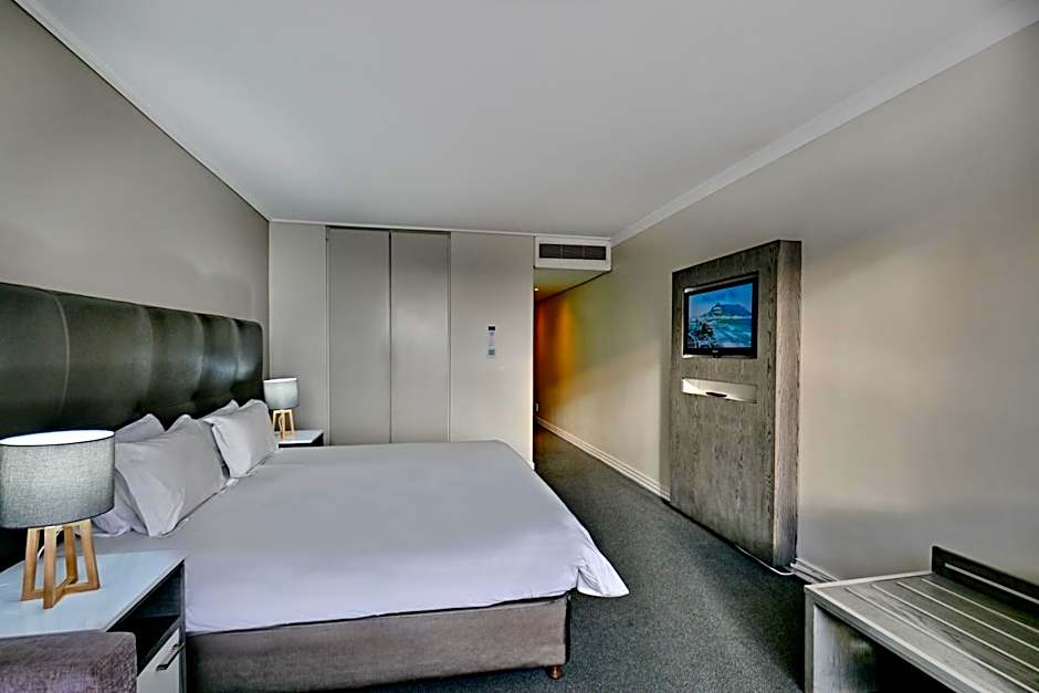 Lagoon Beach Hotel & Spa