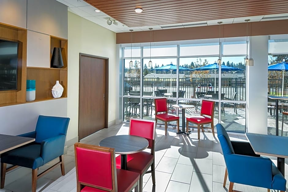 Holiday Inn Express & Suites - Bend South, an IHG Hotel