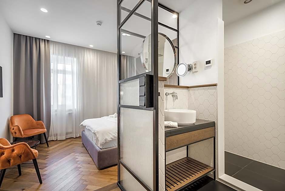 Budapest Eye- Boutique Suites, by BQA