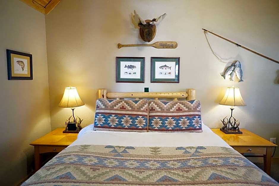 Shaver Lake Village Hotel