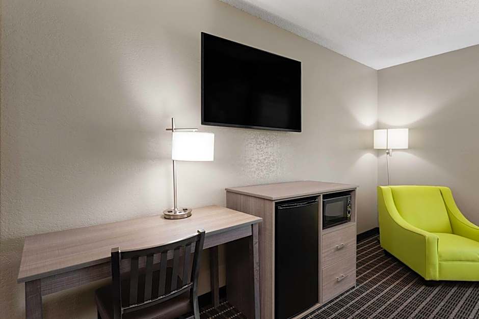 Photo 1 of 6 of 1 King Bed, Mobility Accessible