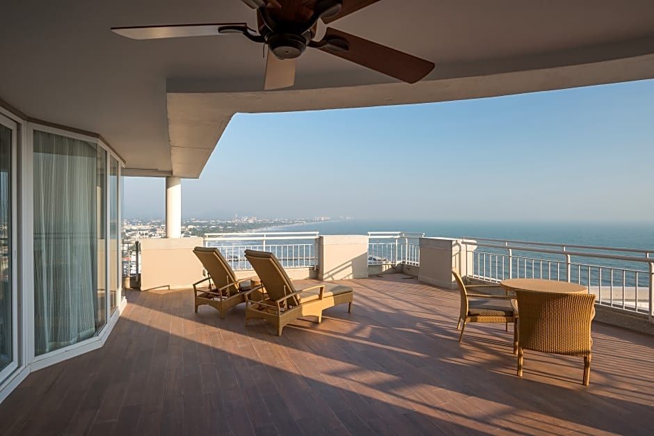 Photo 1 of 3 of Executive 2 Beds Suite, Ocean front