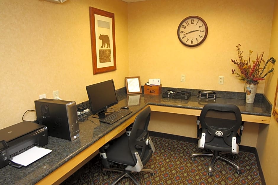 Holiday Inn Express & Suites Donegal, an IHG Hotel