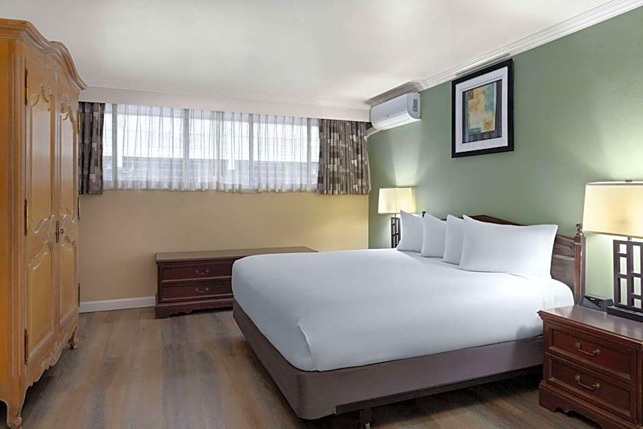 Travelodge by Wyndham Monterey Bay