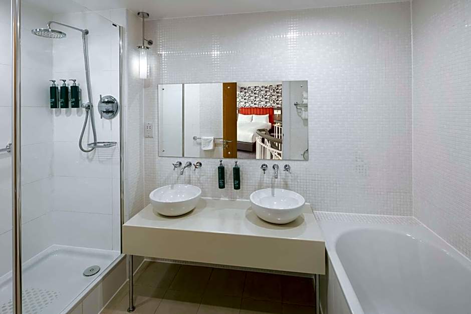 DoubleTree By Hilton Manchester Piccadilly Place