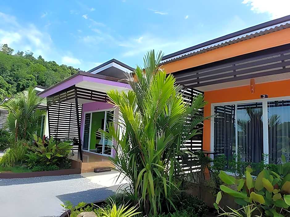 Thipburee Riverside Hotel