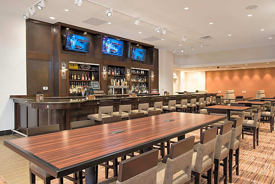 DOUBLETREE BY HILTON HOTEL GRAND RAPIDS AIRPORT
