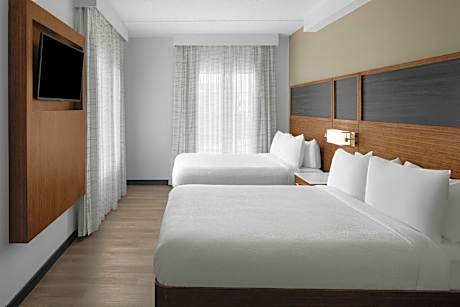 L shaped bedroom, 1 Bedroom Suite, 2 Queen, Sofa bed