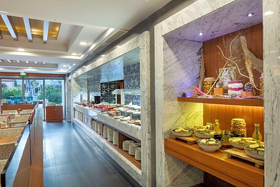 DoubleTree By Hilton Kusadasi