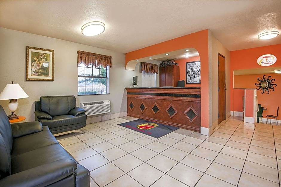 Super 8 by Wyndham San Antonio/I-35 North