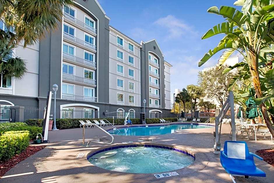 La Quinta Inn & Suites by Wyndham Fort Lauderdale Airport