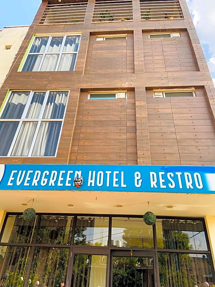 OYO Evergreen Hotel & Restro