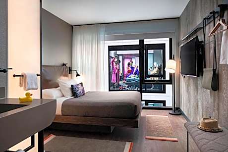 Queen Room - Hearing Accessible