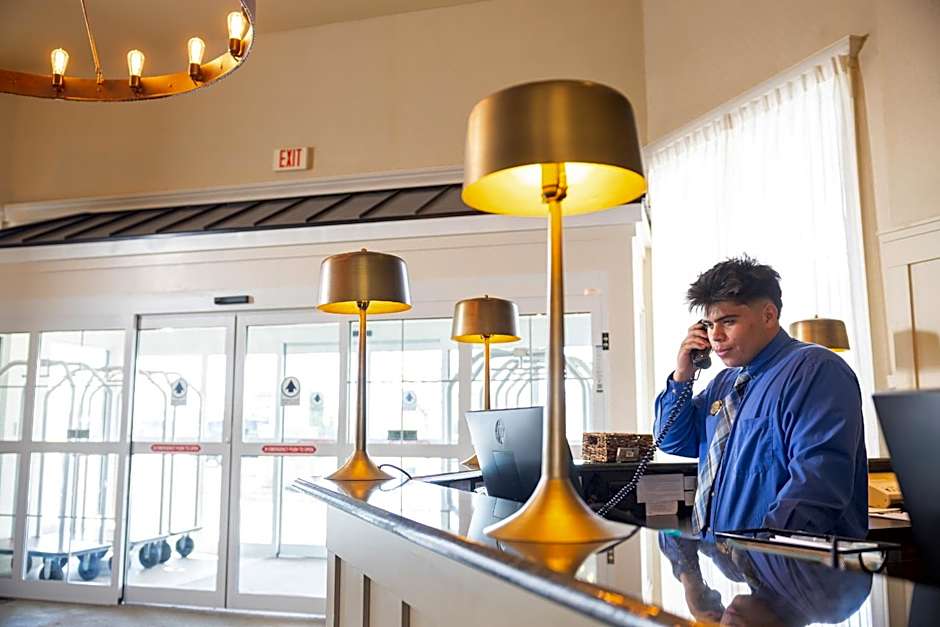 Amish View Inn & Suites