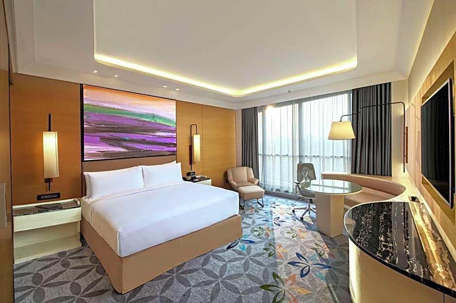 Photo 1 of 4 of Executive 1 King Bed