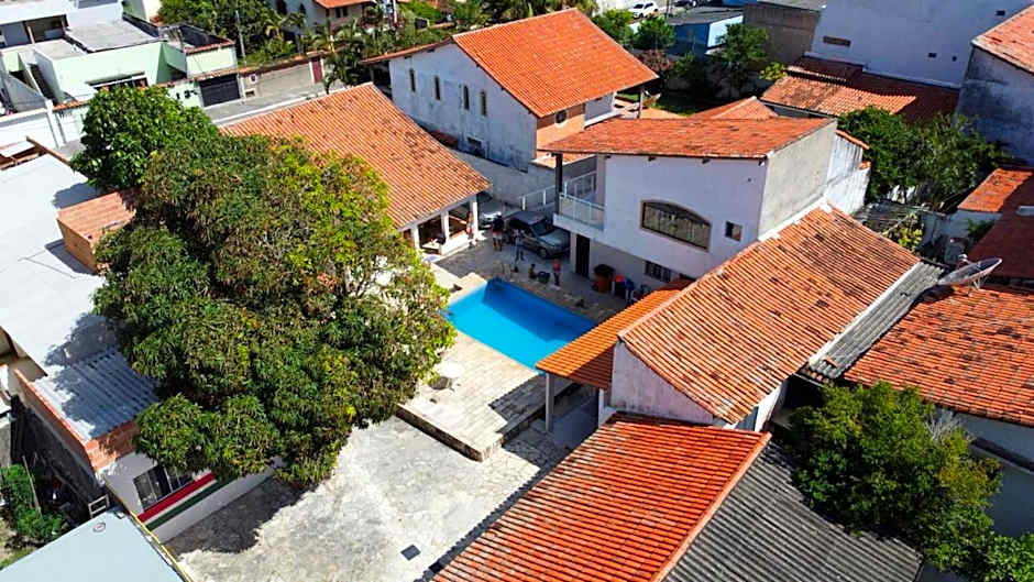 CASA 7 qts sendo 4 suites, Piscina Churrasqueira 200 m praia Anjos