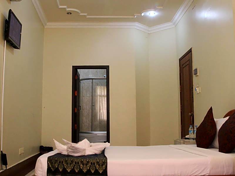 Golden Noura Villa-Pub & Restaurant