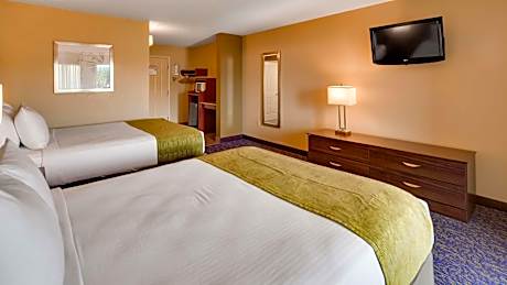 Queen Room with Two Queen Beds and Walk-In Shower - Balcony/Non-Smoking