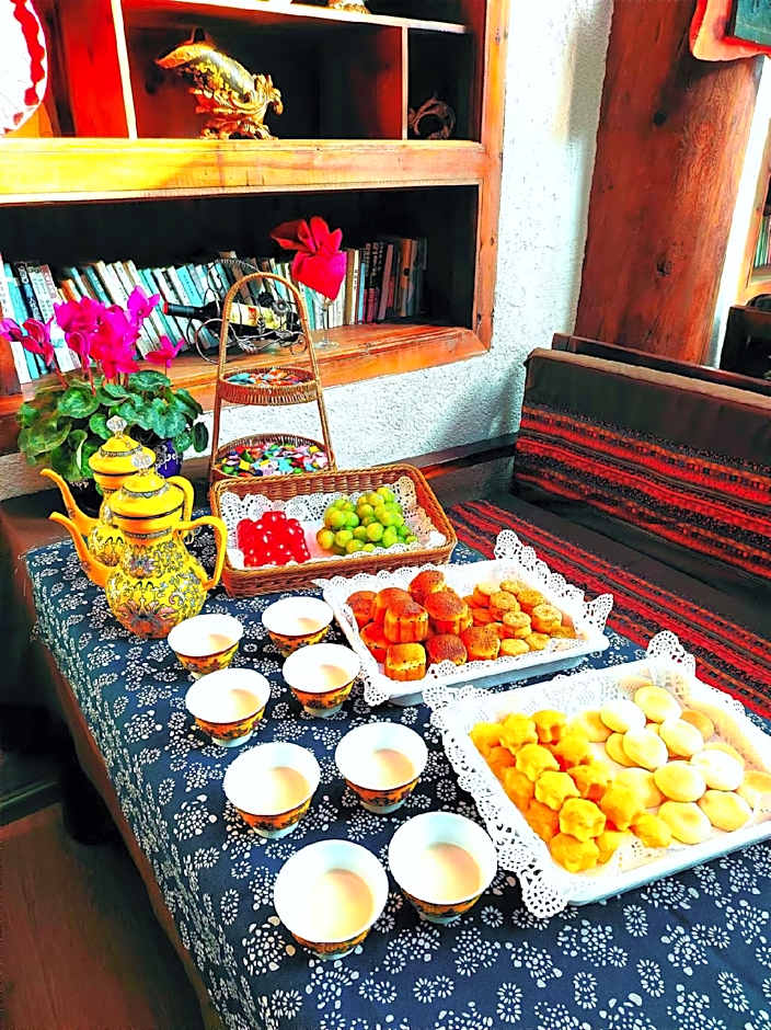 Shangri-La E-Outfitting Boutique Hotel