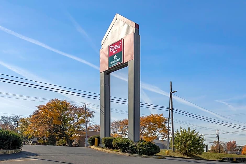 HomeTowne Studios by Red Roof Lancaster