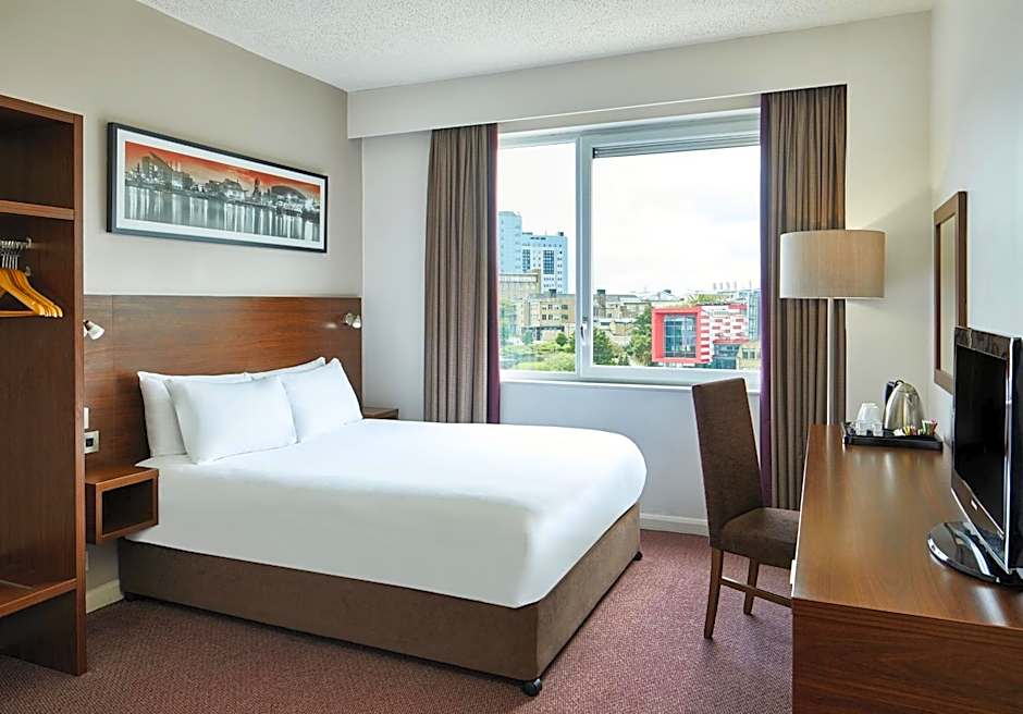 Photo 1 of 53 of Leonardo Hotel Bradford