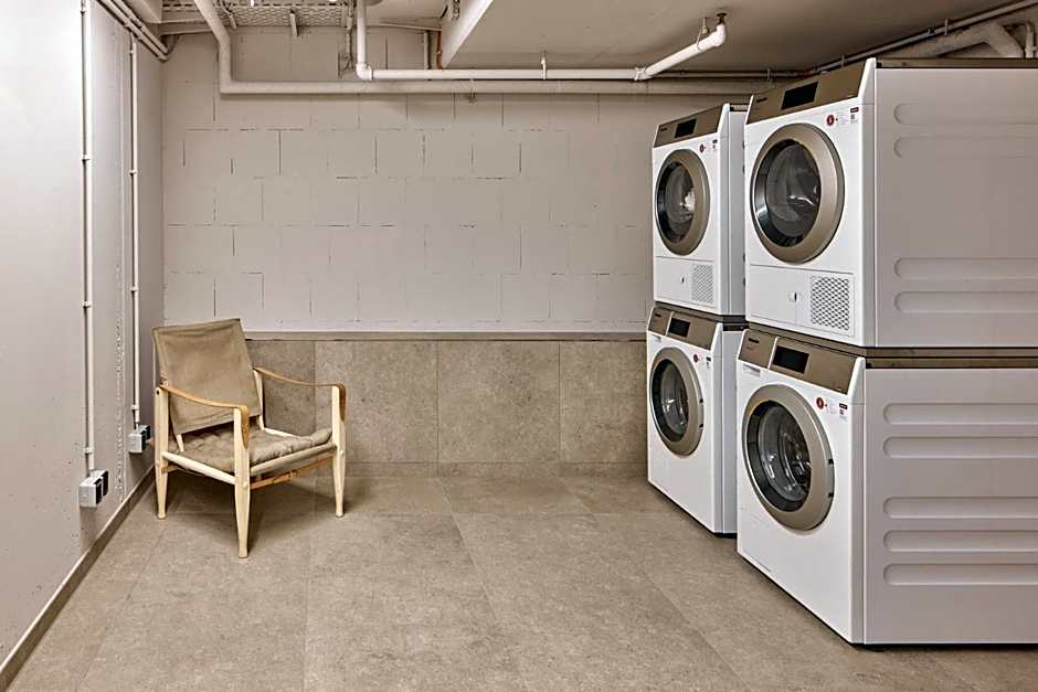 Locke at East Side Gallery