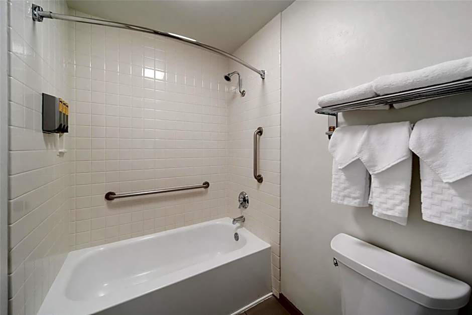 Best Western Plus Hilltop Inn