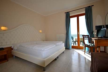 Superior Double or Twin Room with Lake View