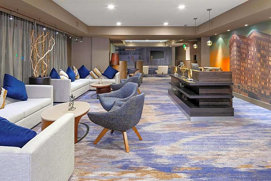 Courtyard by Marriott Dallas Downtown / Reunion District