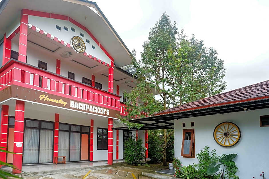 RedDoorz near Alun Alun Wonosobo 2