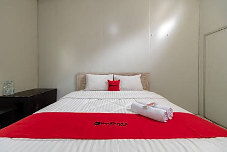 RedDoorz @ Taman Green Legon