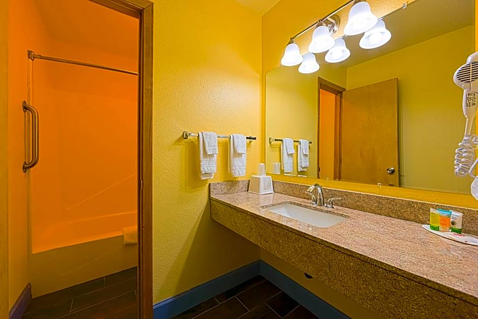 Coastal Inn by OYO Lincoln City - Oregon Coast Hwy