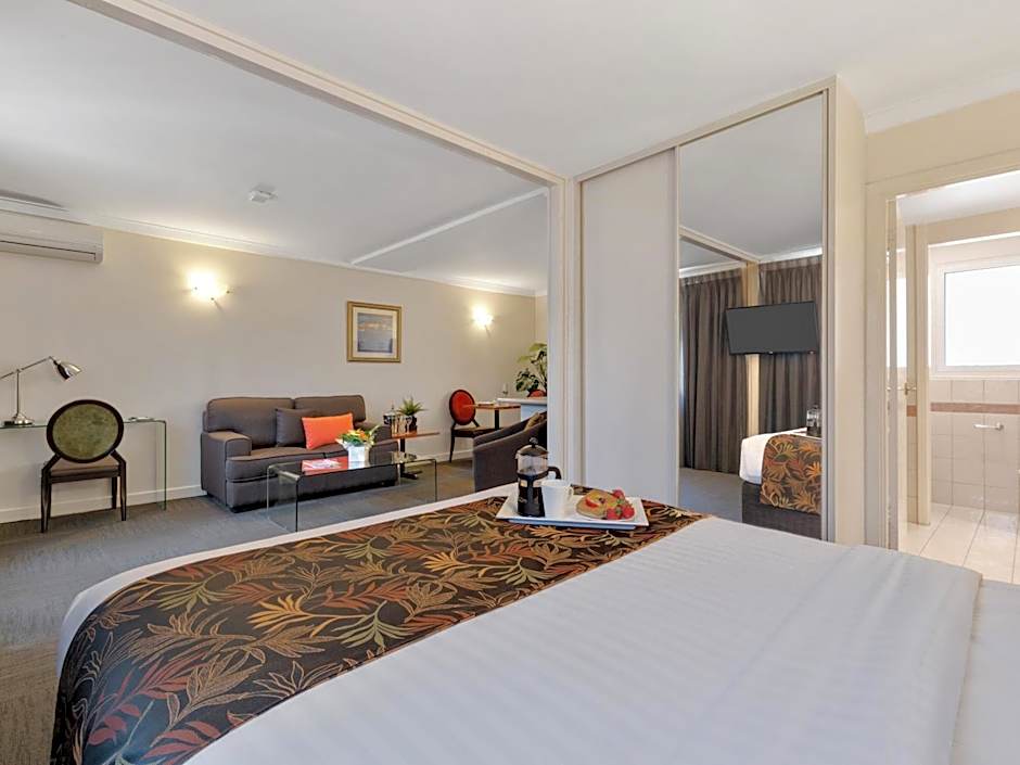 The Peninsula Riverside Serviced Apartments