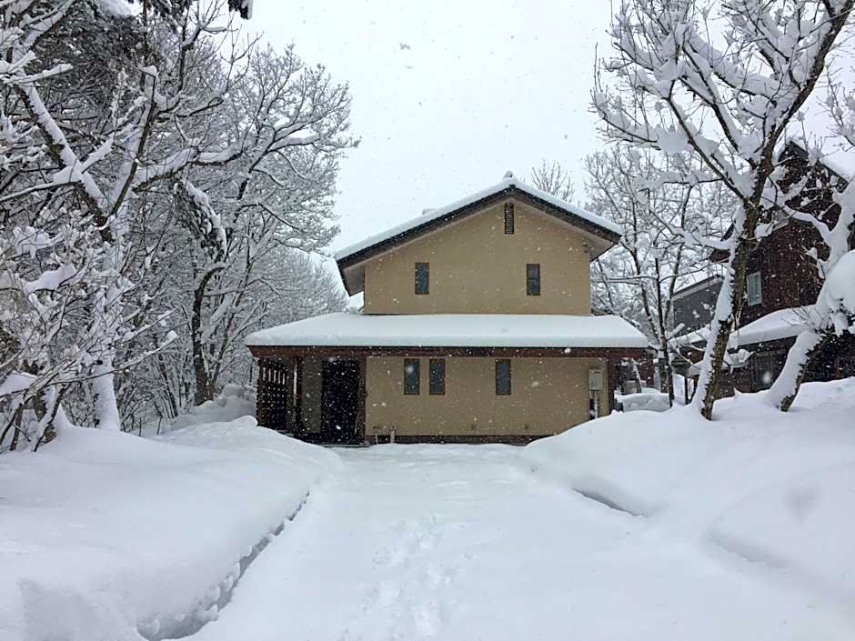 Shirokuma Lodge Hakuba