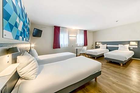 Accessible Room with Four Single Beds - Non-Smoking