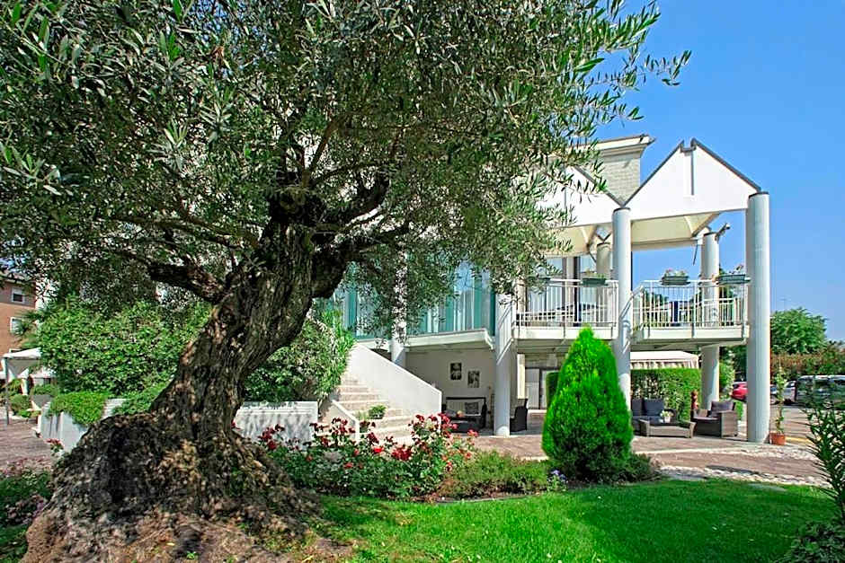 Park Hotel Ai Pini & Restaurant Ai Pini