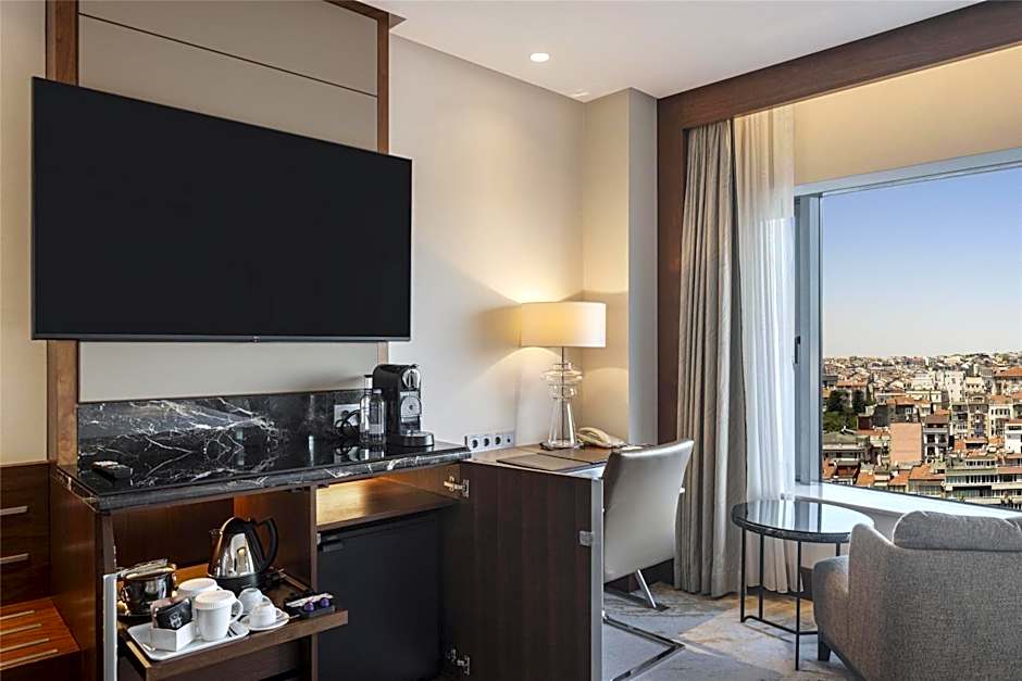 Photo 1 of 3 of Deluxe 1 King Bed, Park View