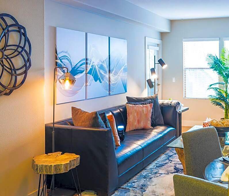 1 Bedroom XL Condo with King bed, Garden View, Parking Included