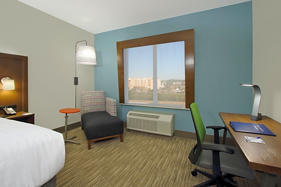 Holiday Inn Express & Suites COLUMBUS NORTH