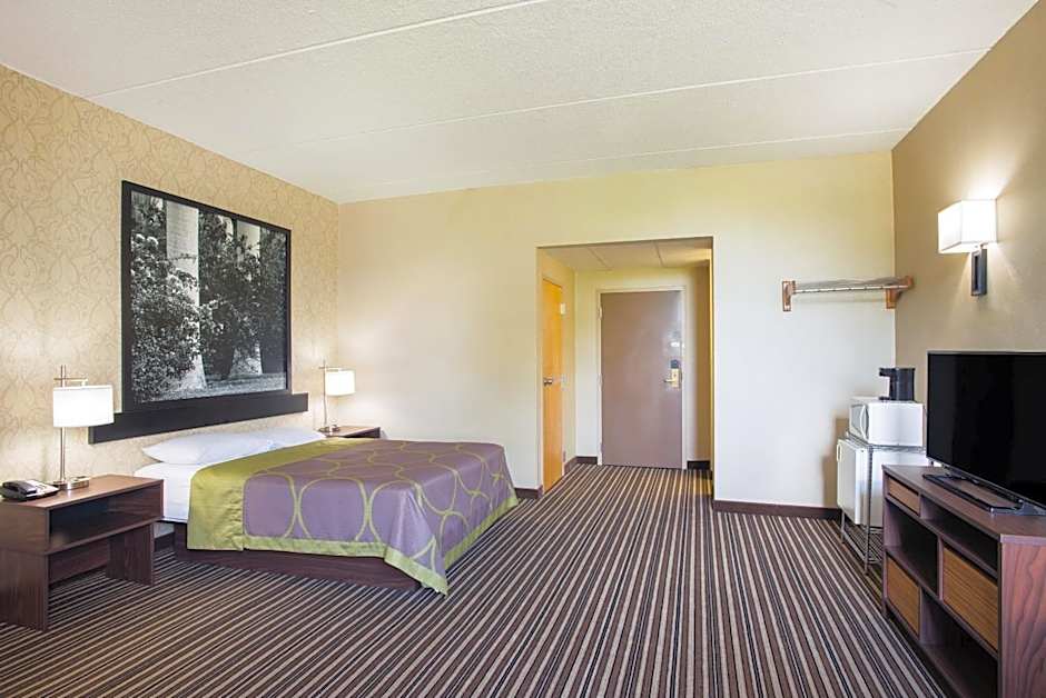 Super 8 by Wyndham Plattsburgh