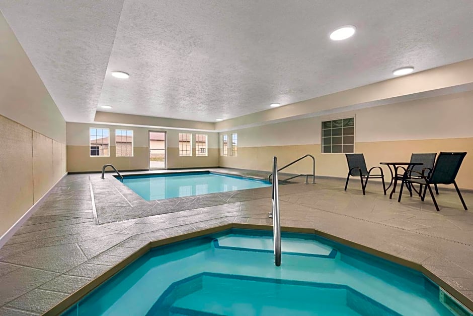 Microtel Inn & Suites By Wyndham Lincoln