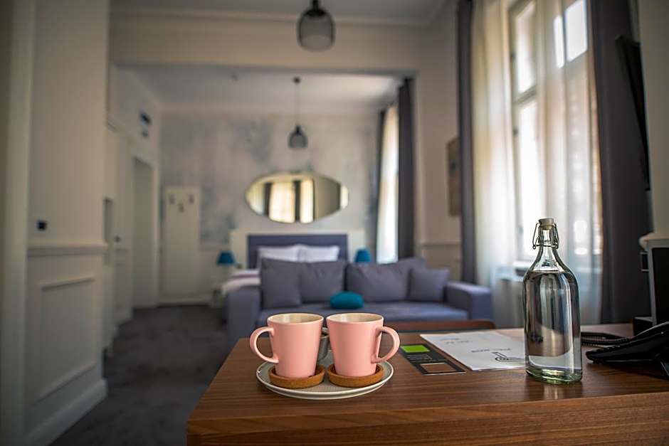 Public House Hotel