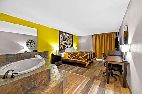King Suite with Hot Tub - Non-Smoking