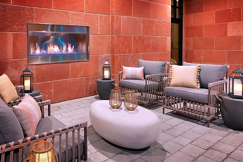 THE ADVENIRE, AUTOGRAPH COLLECTION