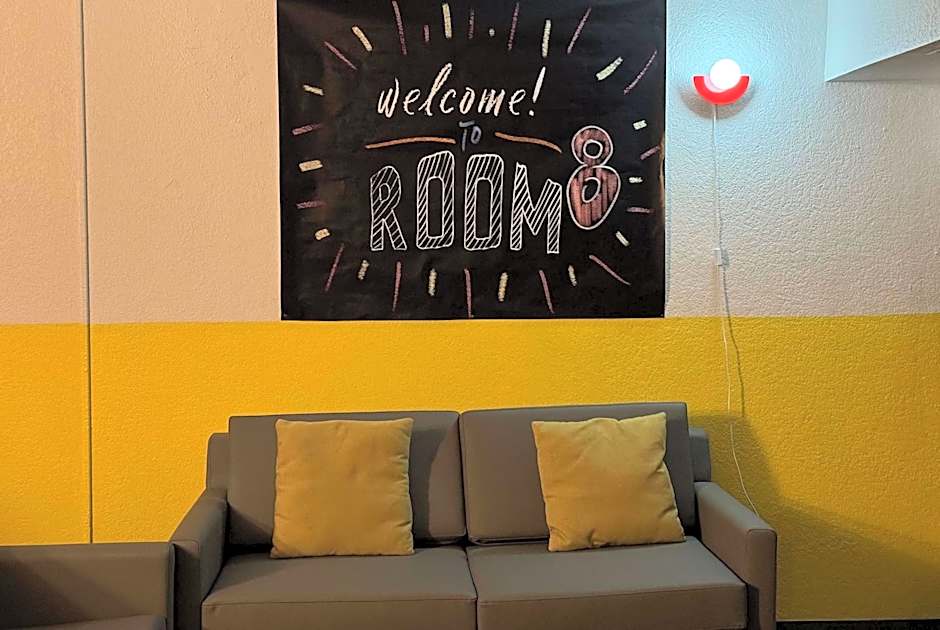 Super 8 by Wyndham Bloomington/Airport