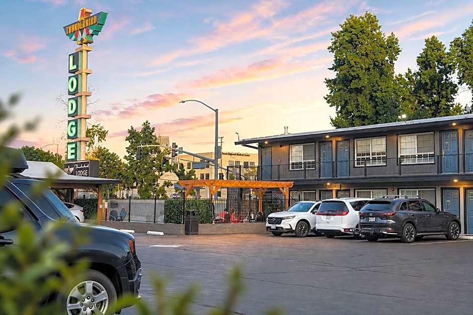 Thunderbird Lodge