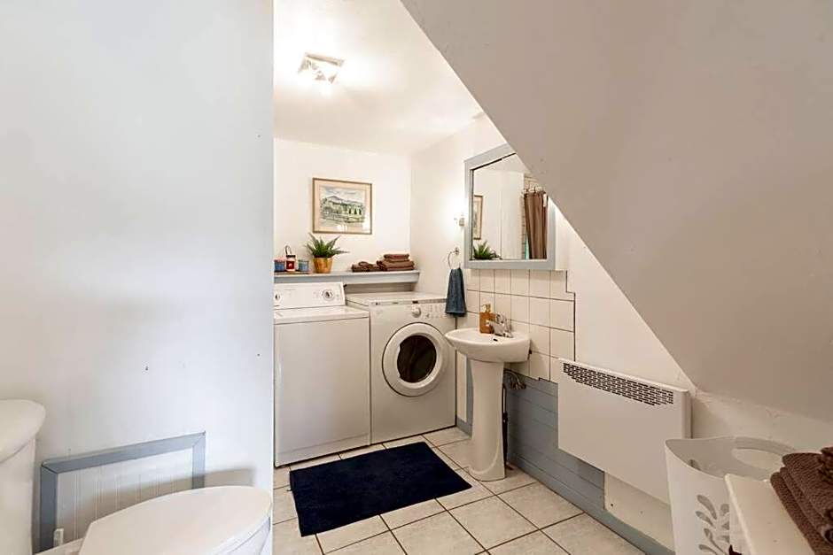 Chalet du Village - Rustic charm, lake - beach access