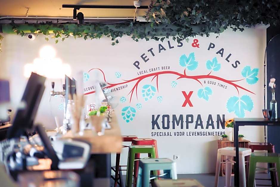 Urban Hotel The Golden Stork