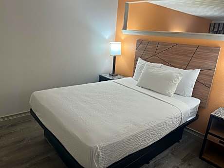 King Room - Non-Smoking